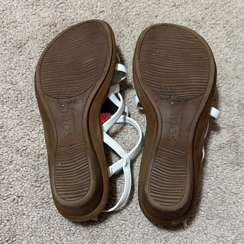 SOUL Naturalizer White Strappy Sandals Size 8